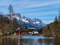 Schroffes Lattengebirge über den Häusern von Königssee